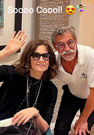 Vip welcome! L'actrice et humoriste Valerie Lemercier à la table de L'Odyssée - Chez Mô durant la préparation de son spectacle à Antibes en septembre 2025.