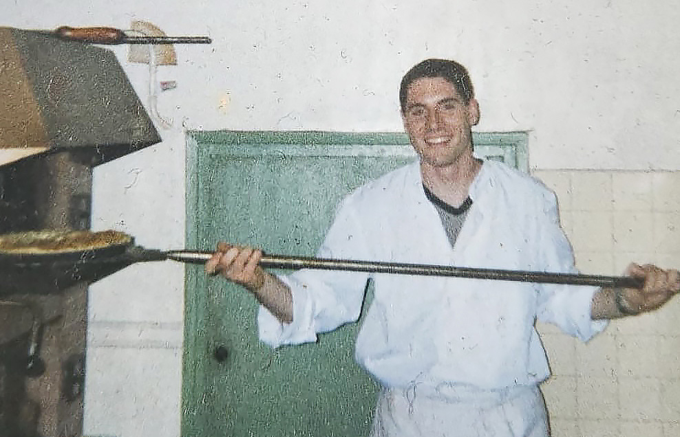 Michaël, le roi de la "Pizzaladière" Chez Mô à La Manda